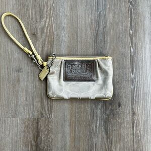 coach wristlet cream/tan
